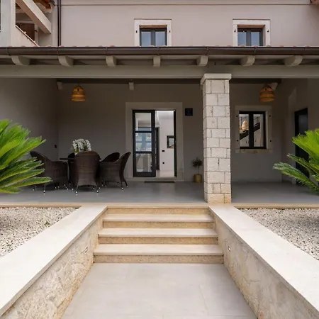 Villa Modern Molindrio With Pool In
