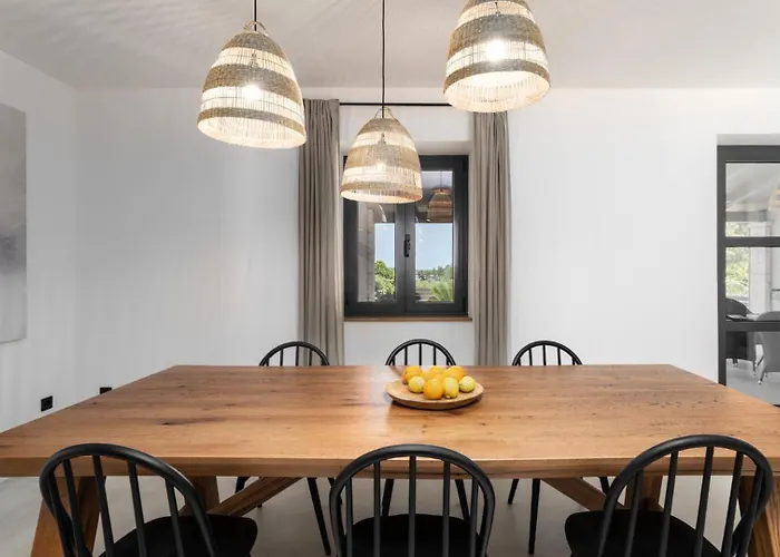 Vila Modern Molindrio With Pool In