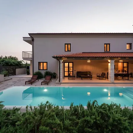 Modern Molindrio With Pool In *