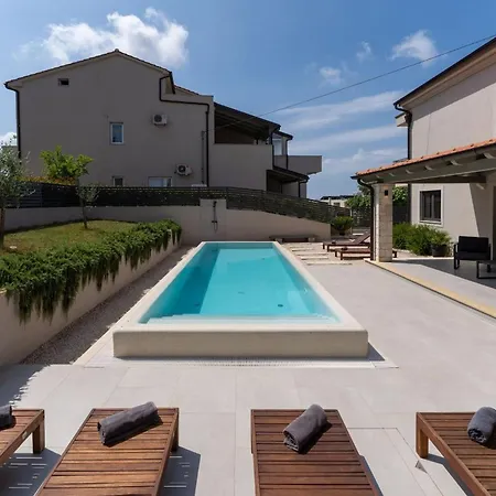 Modern Molindrio With Pool In Villa *