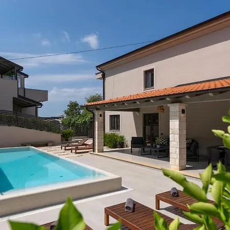 Modern Molindrio With Pool In *