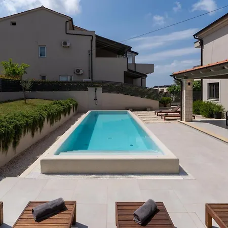 Modern Molindrio With Pool In Villa *