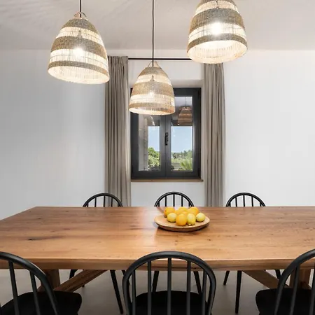 Vila Modern Molindrio With Pool In